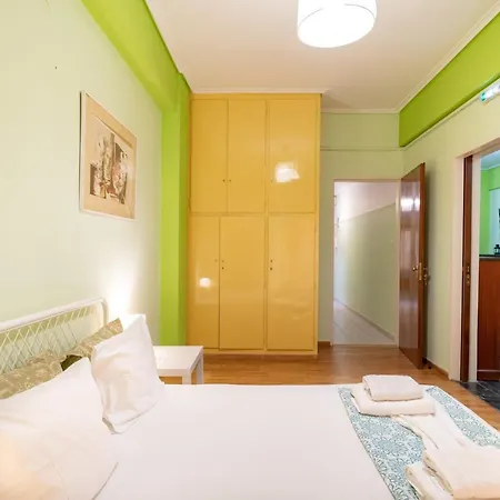 Ampelokipi Metro St. 2 Bedrooms 6 Pers. Apartment *