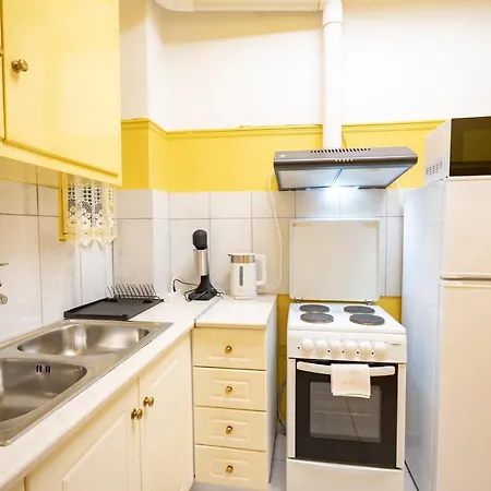 Ampelokipi Metro St. 2 Bedrooms 6 Pers. Athens