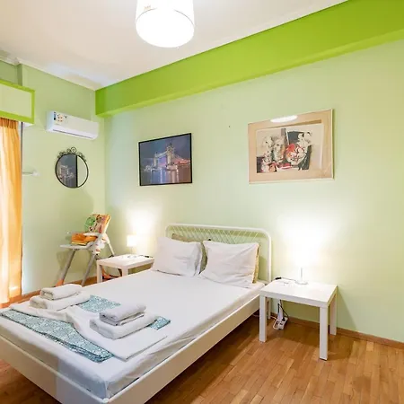 Ampelokipi Metro St. 2 Bedrooms 6 Pers. Apartment *