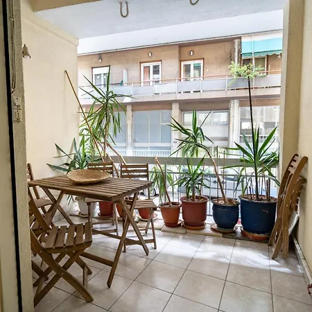 Ampelokipi Metro St. 2 Bedrooms 6 Pers. Apartment *