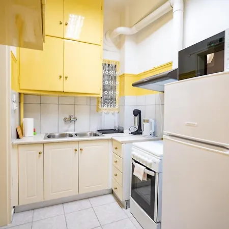 Ampelokipi Metro St. 2 Bedrooms 6 Pers. Apartment