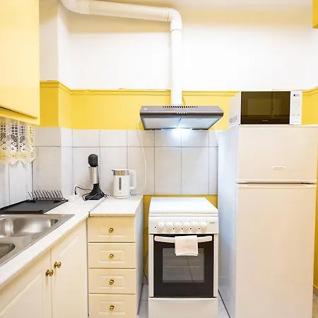 Ampelokipi Metro St. 2 Bedrooms 6 Pers. Apartment *