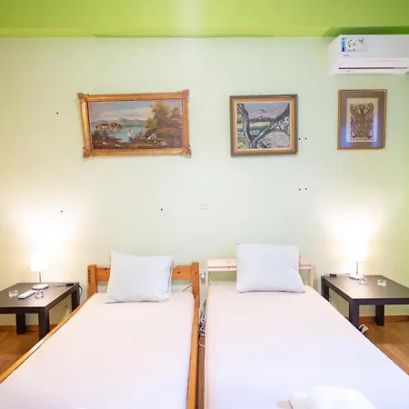 Ampelokipi Metro St. 2 Bedrooms 6 Pers. *