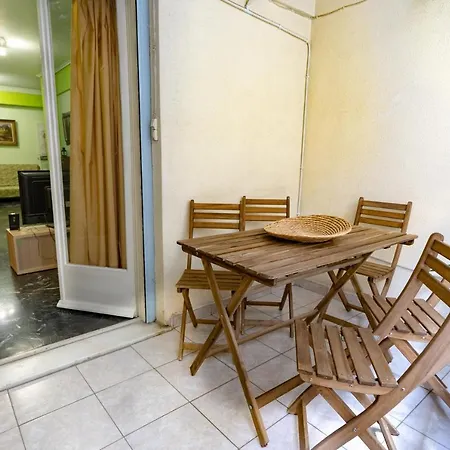 Ampelokipi Metro St. 2 Bedrooms 6 Pers. *