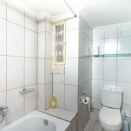 Ampelokipi Metro St. 2 Bedrooms 6 Pers. * Atena